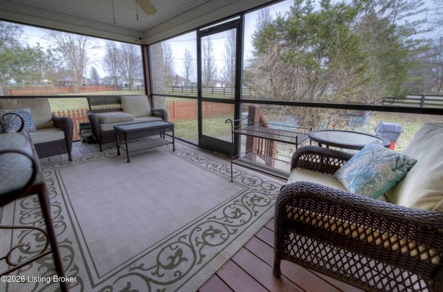 5125 Oaklawn Park Dr, Louisville, KY 40299