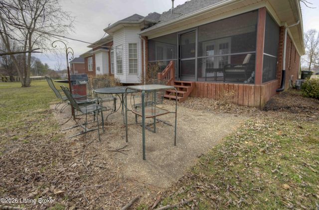 5125 Oaklawn Park Dr, Louisville, KY 40299