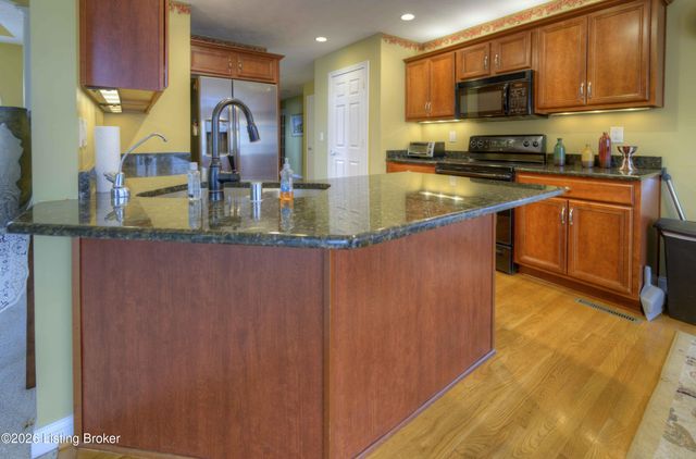 5125 Oaklawn Park Dr, Louisville, KY 40299