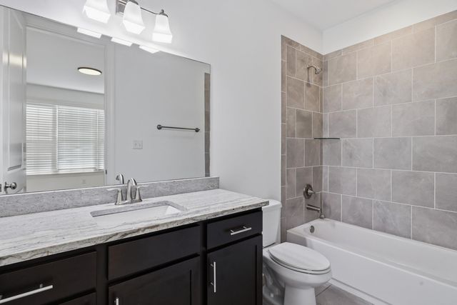 496 FALLEN TIMBERS LN, Collierville, TN 38017