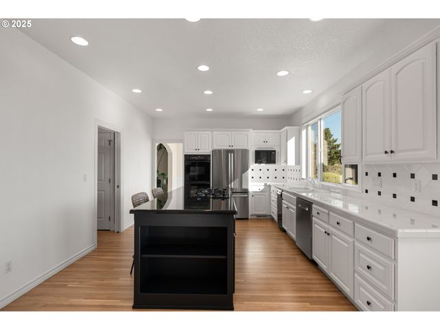 14405 Nw VALLEY VIEW Ln, Portland, OR 97231