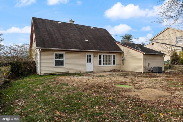 27 MARSHAL LN, Willingboro, NJ 08046