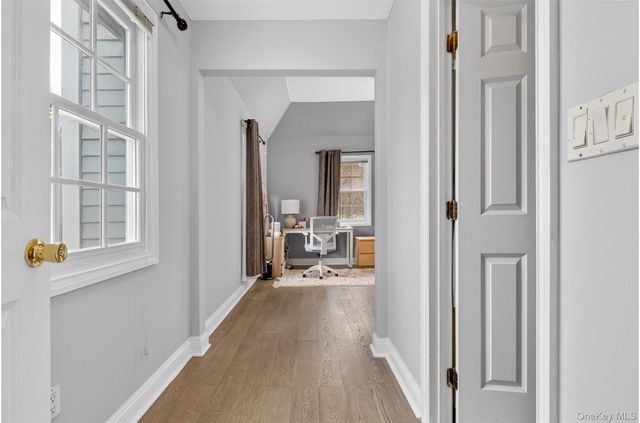 14 Mackay Way, Roslyn, NY 11576