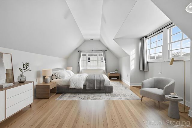 14 Mackay Way, Roslyn, NY 11576