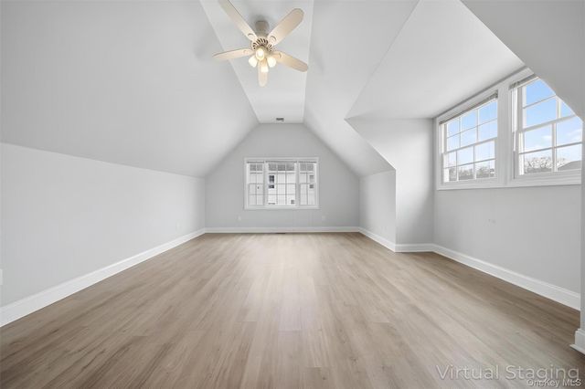 14 Mackay Way, Roslyn, NY 11576