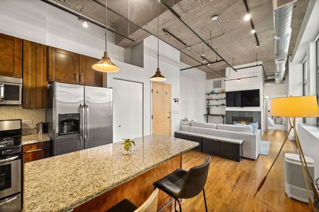 758 N Larrabee Street 628, Chicago, IL 60654