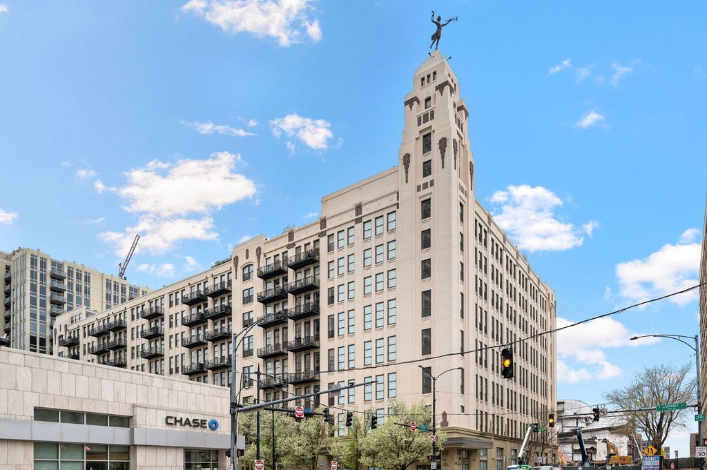 758 N Larrabee Street 628, Chicago, IL 60654