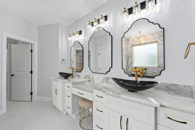 2078 Connie DR, Canyon Lake, TX 78133