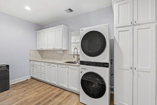 2078 Connie DR, Canyon Lake, TX 78133