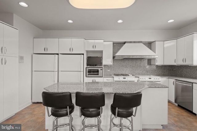 23 DEERFIELD RD, Lancaster, PA 17603