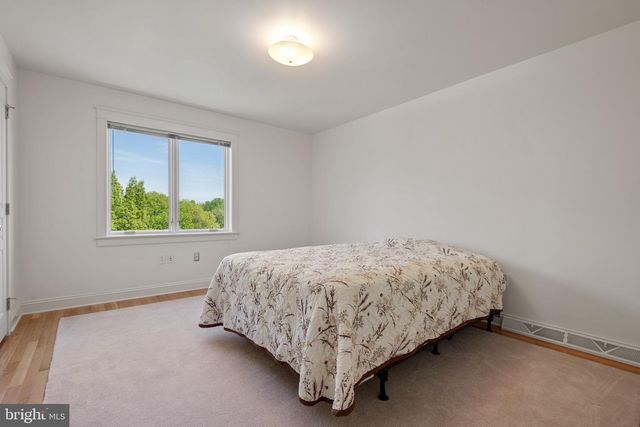 23 DEERFIELD RD, Lancaster, PA 17603