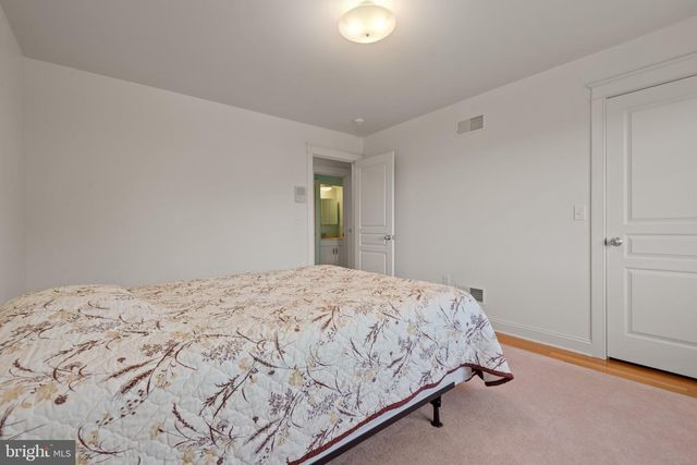 23 DEERFIELD RD, Lancaster, PA 17603