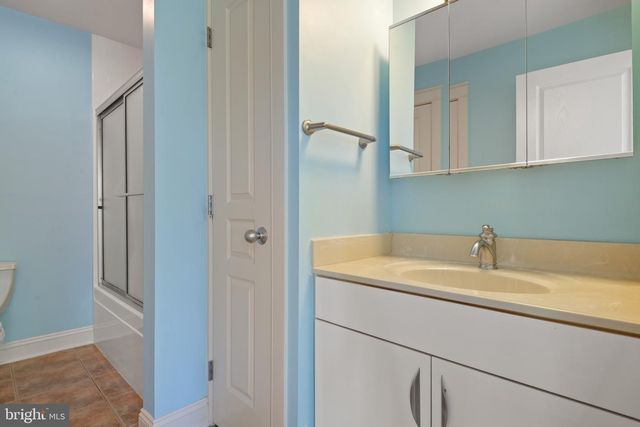 23 DEERFIELD RD, Lancaster, PA 17603