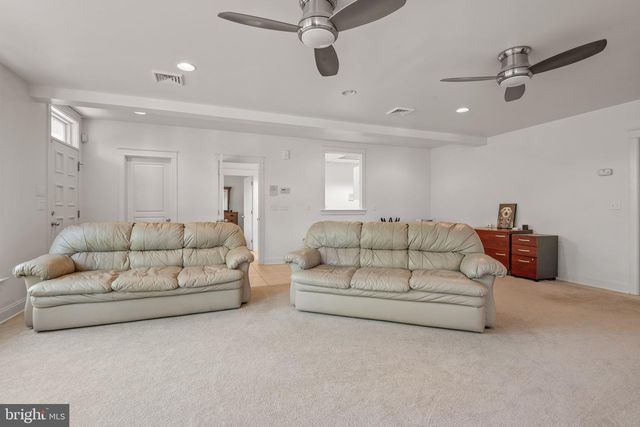 23 DEERFIELD RD, Lancaster, PA 17603