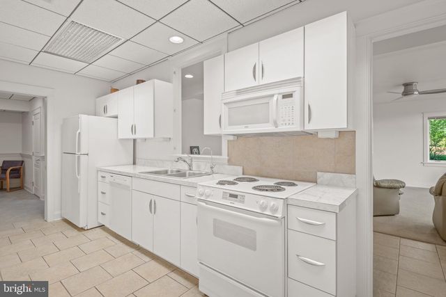 23 DEERFIELD RD, Lancaster, PA 17603