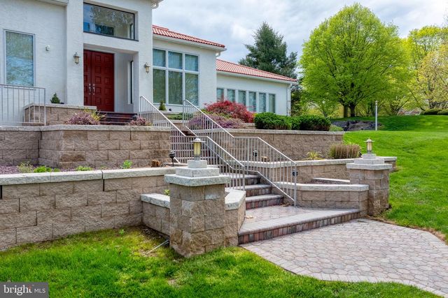 23 DEERFIELD RD, Lancaster, PA 17603