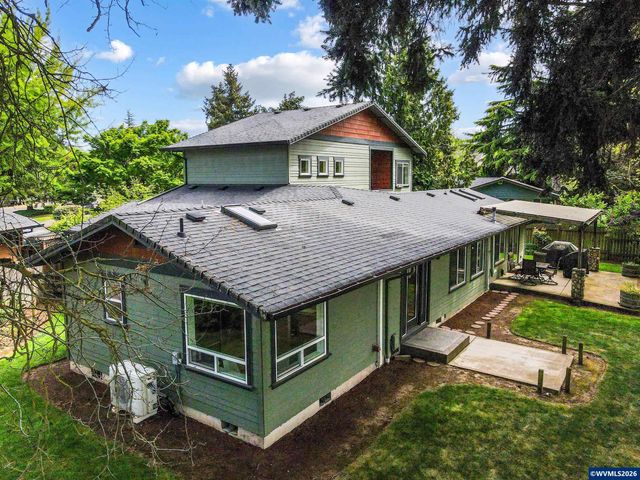 2266 Ironwood St, Eugene, OR 97401
