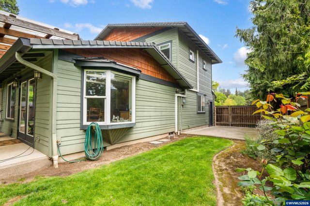 2266 Ironwood St, Eugene, OR 97401