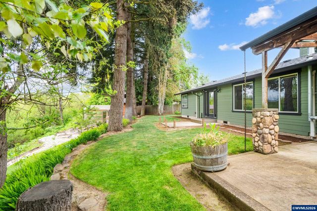 2266 Ironwood St, Eugene, OR 97401