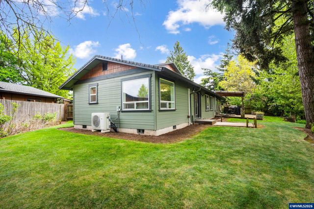 2266 Ironwood St, Eugene, OR 97401