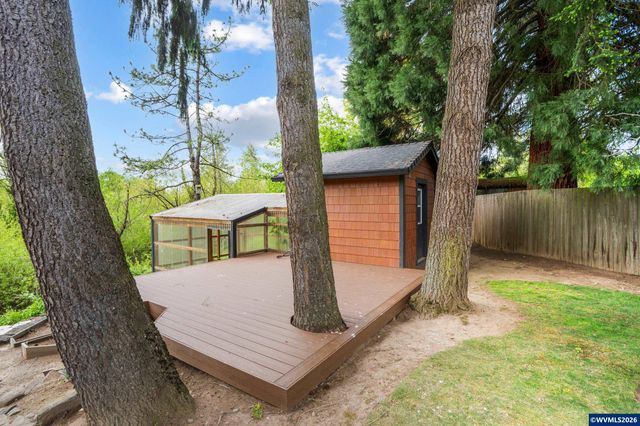 2266 Ironwood St, Eugene, OR 97401