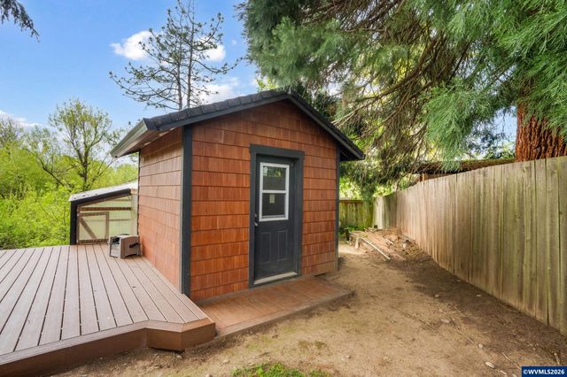 2266 Ironwood St, Eugene, OR 97401
