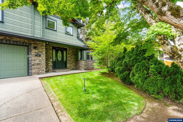 2266 Ironwood St, Eugene, OR 97401