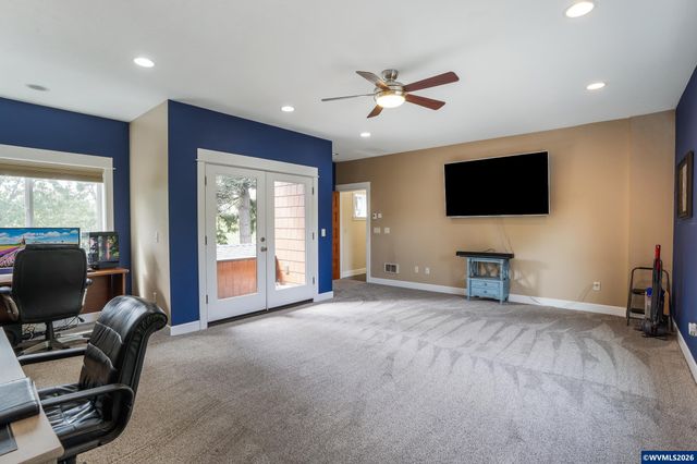 2266 Ironwood St, Eugene, OR 97401