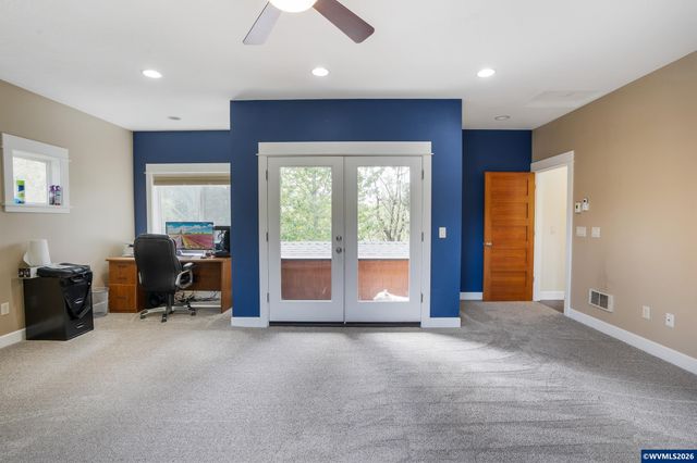 2266 Ironwood St, Eugene, OR 97401