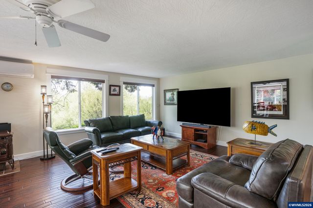2266 Ironwood St, Eugene, OR 97401