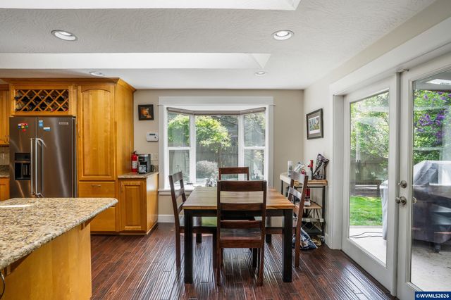 2266 Ironwood St, Eugene, OR 97401