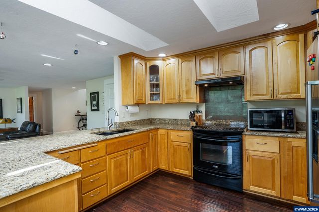 2266 Ironwood St, Eugene, OR 97401