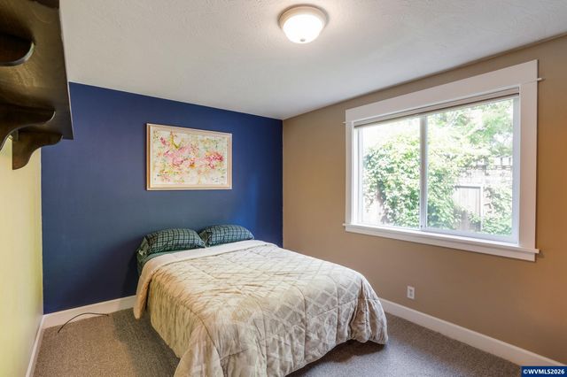 2266 Ironwood St, Eugene, OR 97401