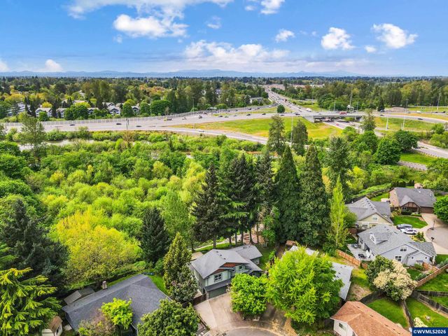 2266 Ironwood St, Eugene, OR 97401