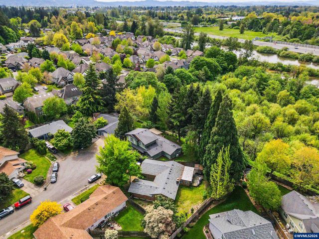 2266 Ironwood St, Eugene, OR 97401