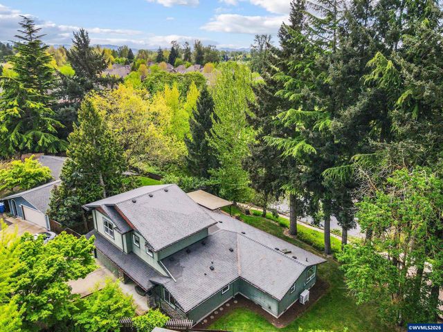 2266 Ironwood St, Eugene, OR 97401