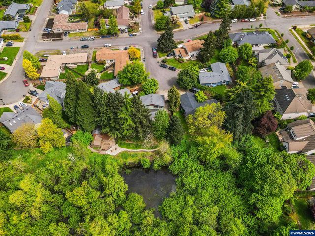 2266 Ironwood St, Eugene, OR 97401
