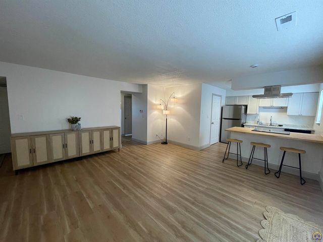 5859 SW 22nd Ter Apt 3, Topeka, KS 66614