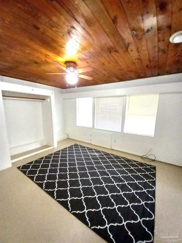 4 Marine Dr, Pensacola, FL 32507