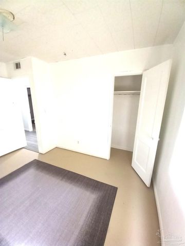 4 Marine Dr, Pensacola, FL 32507