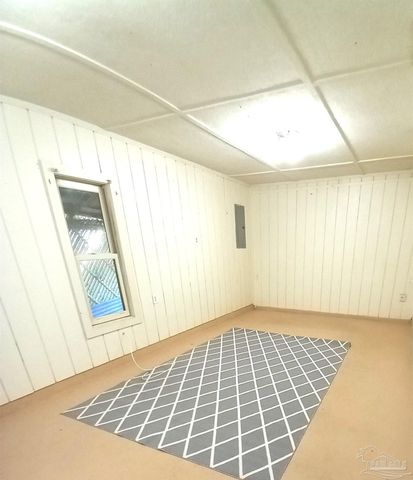 4 Marine Dr, Pensacola, FL 32507