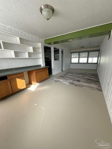 4 Marine Dr, Pensacola, FL 32507