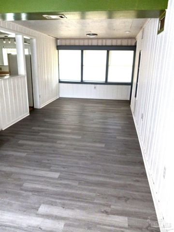 4 Marine Dr, Pensacola, FL 32507