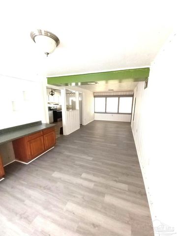 4 Marine Dr, Pensacola, FL 32507