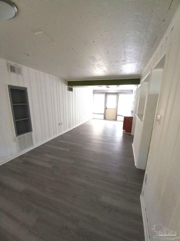 4 Marine Dr, Pensacola, FL 32507