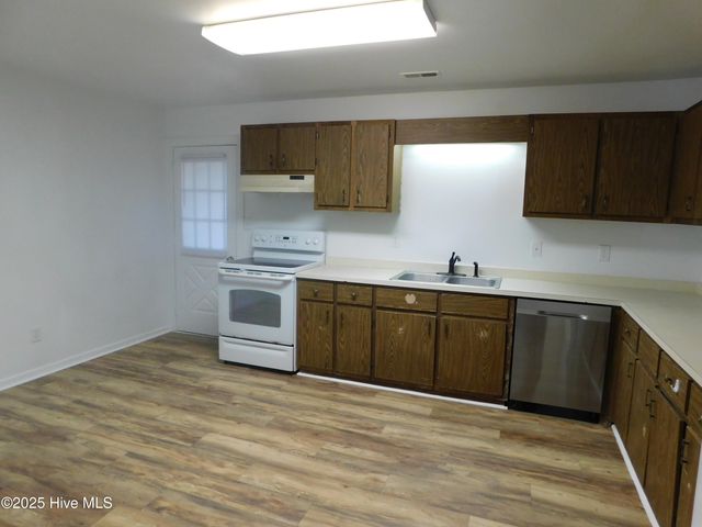 2005 Lennoxville Road B, Beaufort, NC 28516