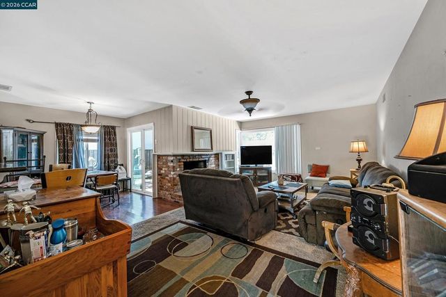 1481 Davis Ave, Concord, CA 94518