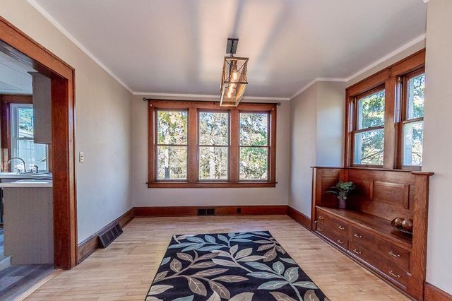 406 W FULTON STREET, Waupaca, WI 54981