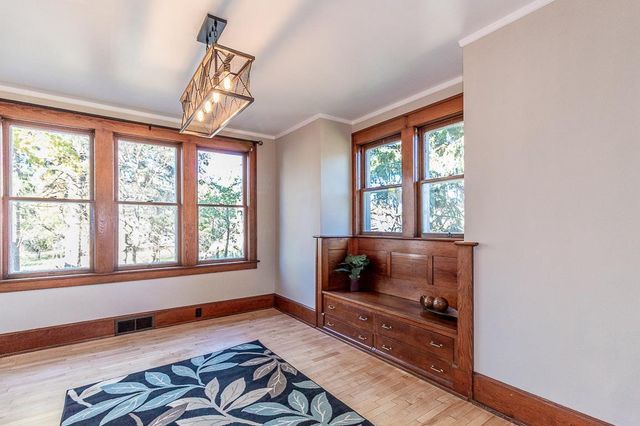 406 W FULTON STREET, Waupaca, WI 54981