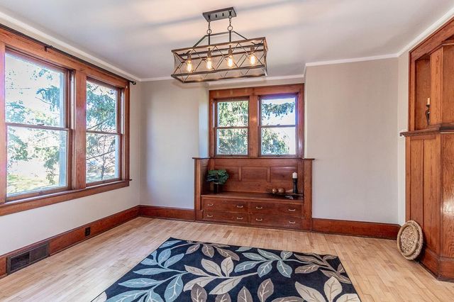 406 W FULTON STREET, Waupaca, WI 54981